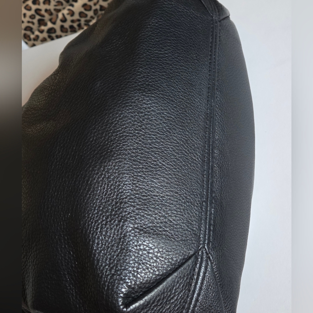 Michael Kors Black Leather Shoulder Bag - Picture 16 of 17
